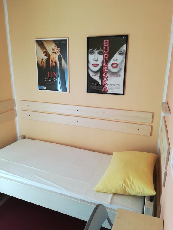 Cinema House Single & Double Rooms & Studio Apartments Pula Exterior foto