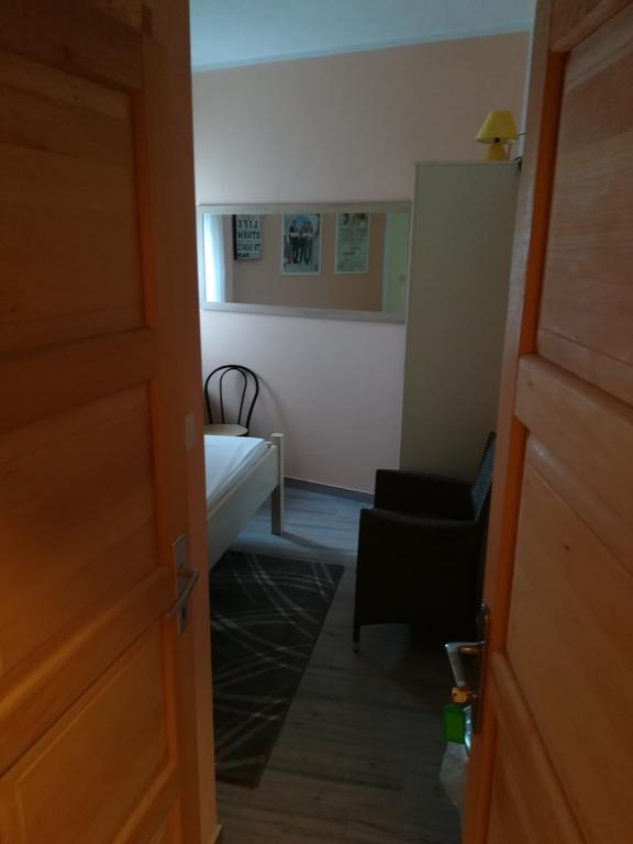 Cinema House Single & Double Rooms & Studio Apartments Pula Exterior foto