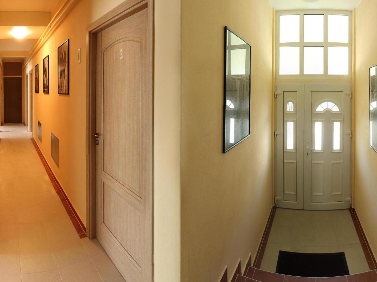 Cinema House Single & Double Rooms & Studio Apartments Pula Exterior foto